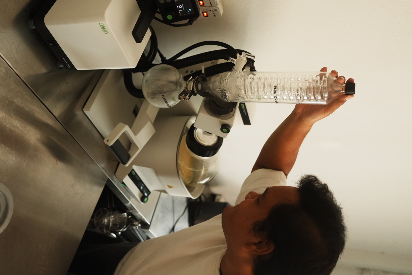 Rotary Evaporator distillation technique used by NORSE CNX in Chiang Mai to extract low-temperature flavor essences for cocktails and craft sparkling water
